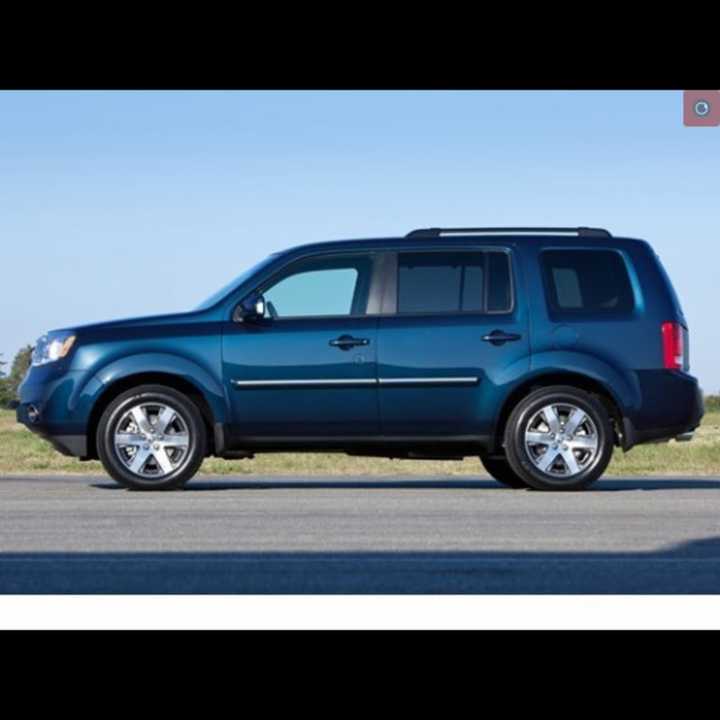 A reference photo of a blue Honda Pilot.