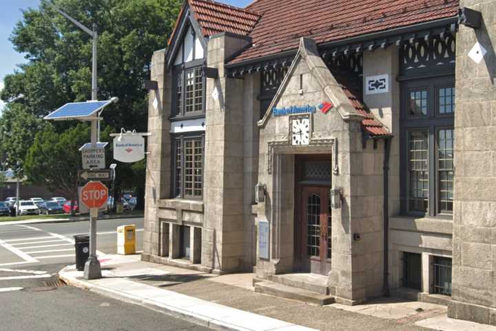 SEE ANYTHING? 'Calm, Composed' Robber Holds Up Englewood Bank