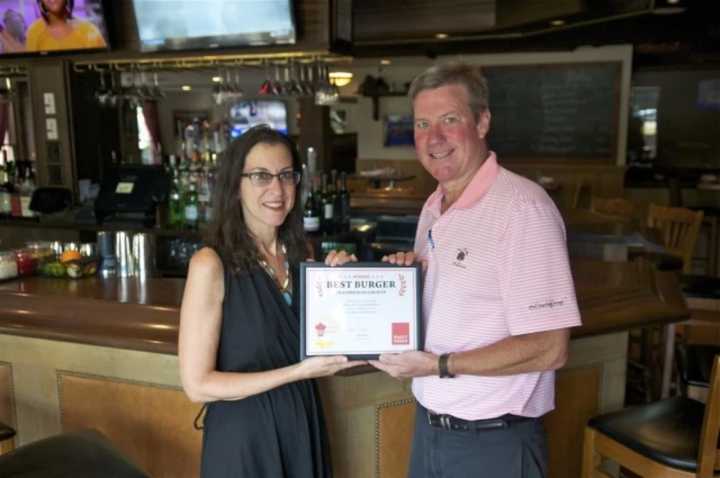 Features Editor Jeanne Muchnick awards Bogey&#x27;s Owner Jim Stablein with the DVlicious award. 