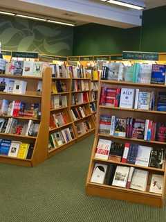 Amazon Plans Hundreds Of Brick And Mortar Bookstores