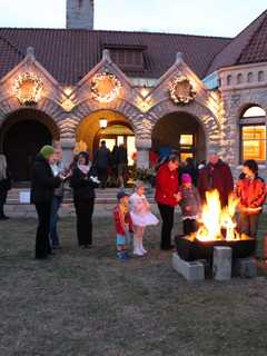 Holiday Caroling Planned For Southport's Pequot Library