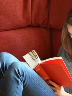 Ridgewood Library Kicks Off Reading Marathon Month