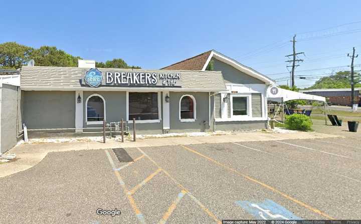 Breakers Kitchen &amp; Tap in Waretown, NJ.