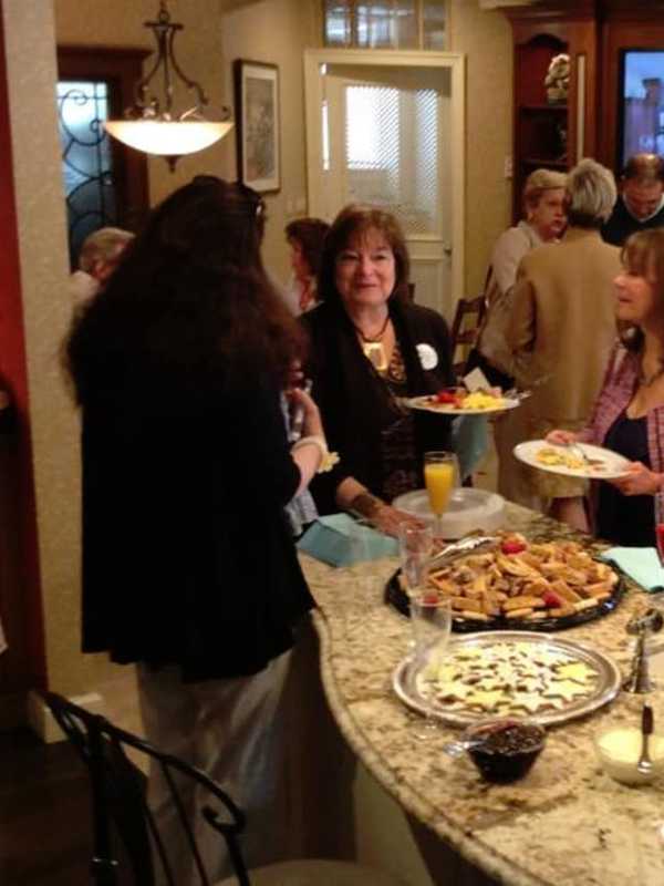 Ridgewood Guild Hosts Champagne Brunch Fundraiser