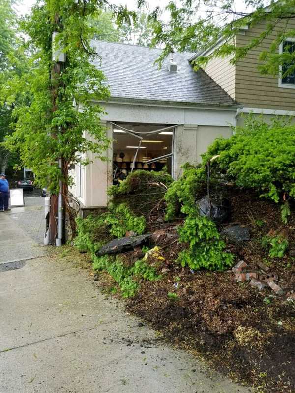 Car Drives Into Building On Field Point Road In Greenwich