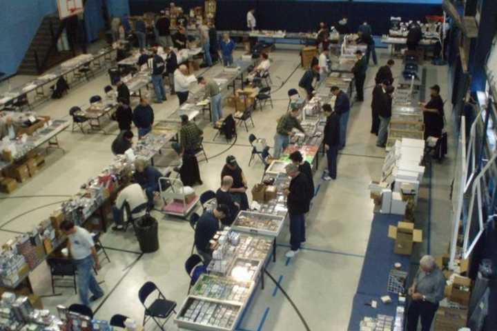 Cards And Collectibles Show In Garfield On Sunday