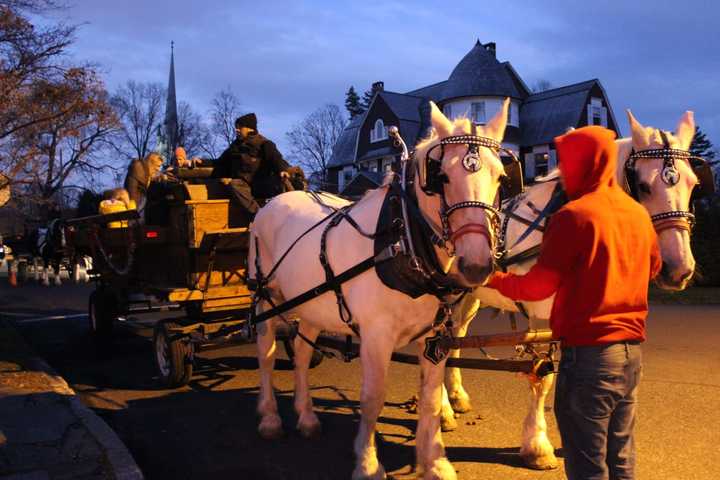 Carriage Rides, Bonfire To Brighten Pequot Library's Holiday Caroling Party