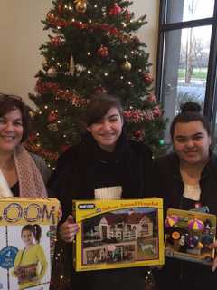 Trumbull Teen Cassandra Anelante Collects 250 Toys For Children In Need