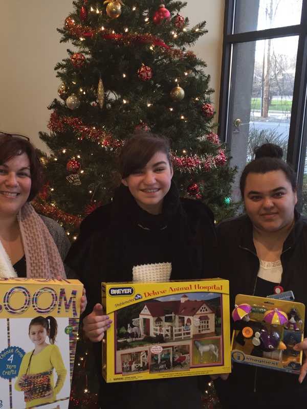Trumbull Teen Cassandra Anelante Collects 250 Toys For Children In Need
