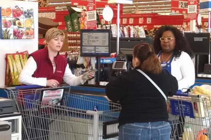 United Way Surprises Danbury Shoppers With Free Groceries