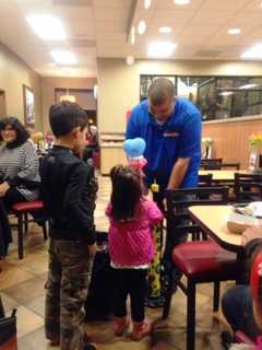 Chick-Fil-A In Brookfield Dishes Up Balloon Art With Dinner