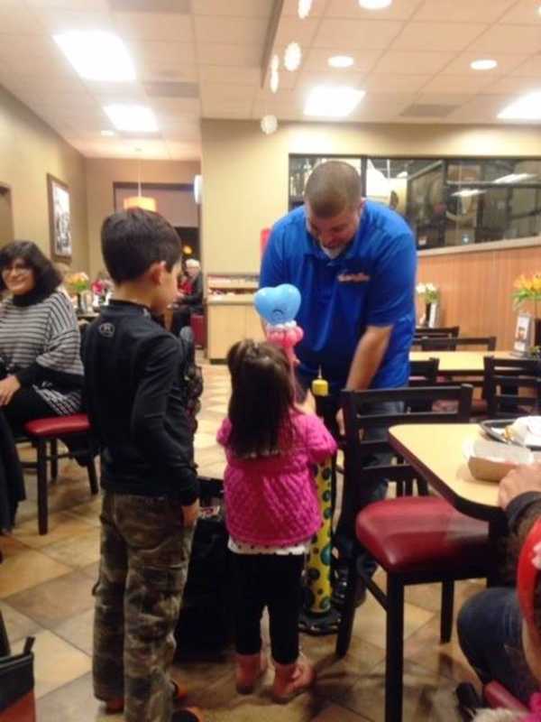 Chick-Fil-A In Brookfield Dishes Up Balloon Art With Dinner