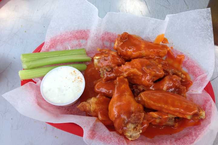 Restaurant With 2 CT Locations Wins National 'Best Traditional Hot Wing' Award