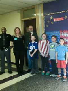 Clarkstown Students Honor Veterans With Flag, Messages of Thanks