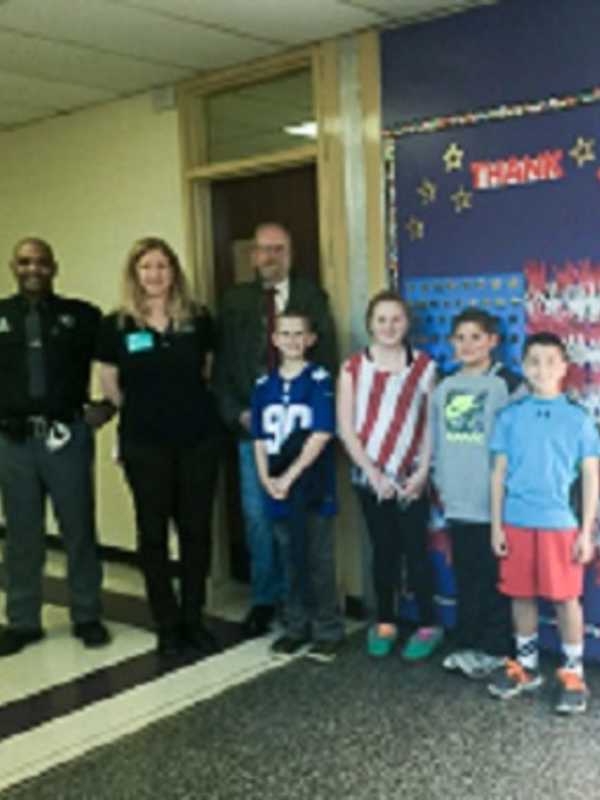 Clarkstown Students Honor Veterans With Flag, Messages of Thanks