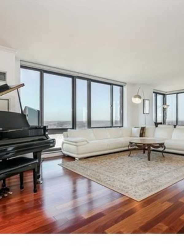 Empty-Nesters Ditch Homes For Luxury Condos, Realtors Report