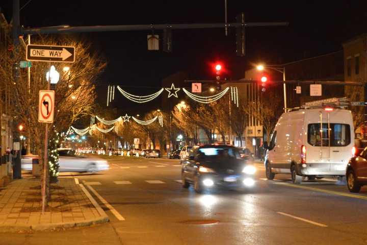 New Contest Lights Up Danbury For The Holidays