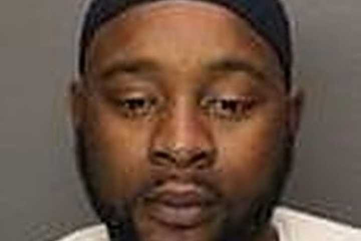 Shooting Suspect Sought In Newark