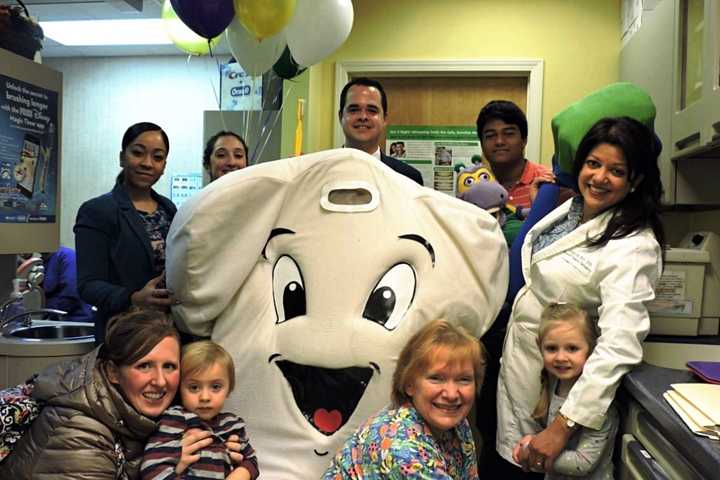Sen. Carlucci, Briarcliff Dentist Promote Children's Dental Health Month