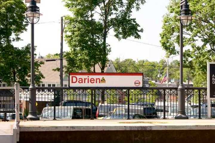 Man Falls From Train Platform In Darien