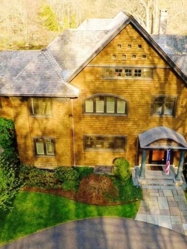 Driftway Lane Home In Darien Features Unique Architectural Design