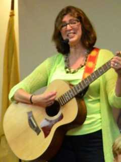 Miss Fran Will Entertain Children At Englewood Library