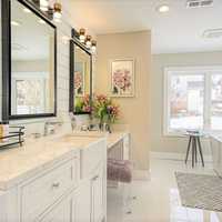 <p>The master bathroom is full of light thanks to an emphasis on natural lighting.</p>