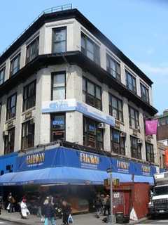NY Grocer Fairway, With Locations In Area, Nears Bankruptcy Deal