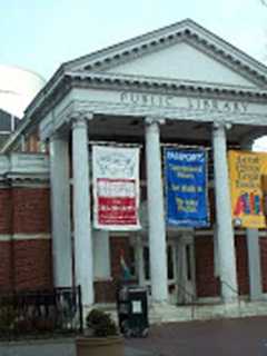 First Niagara Bank Donates $10,000 To Stamford Library For Tech Training