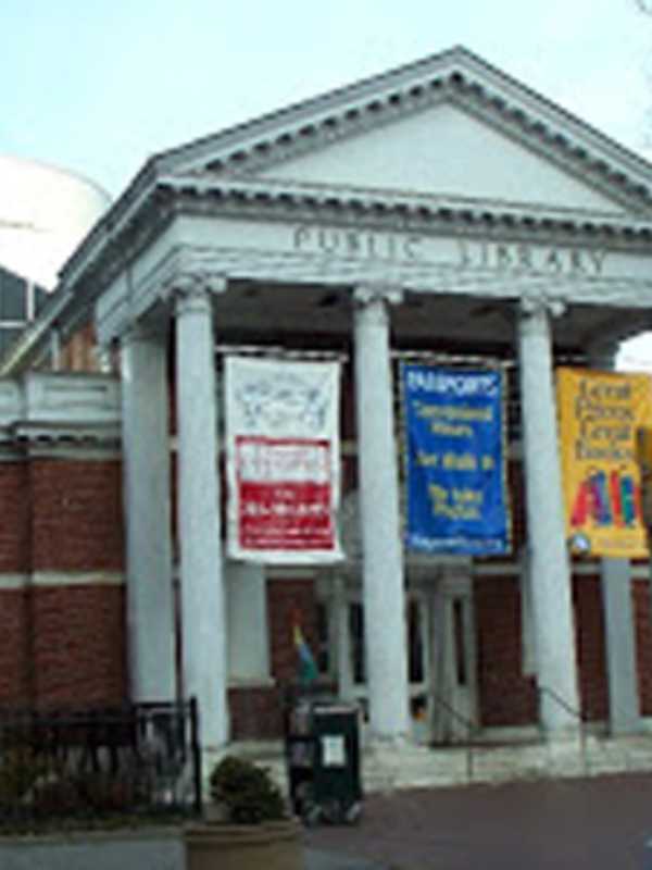 First Niagara Bank Donates $10,000 To Stamford Library For Tech Training