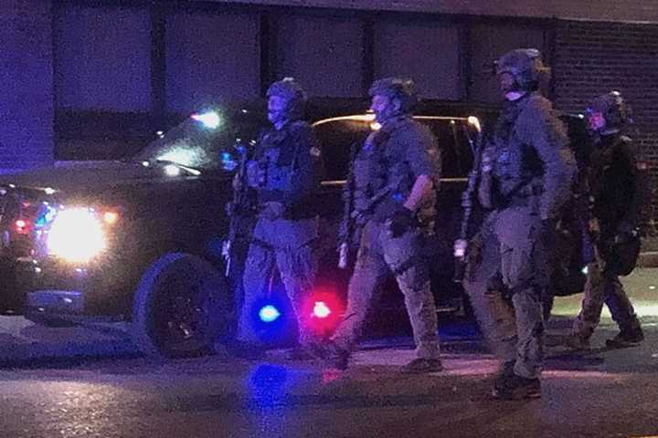 SWAT STANDOFF: Man Barricaded In Hotel At NJ/NY Border Surrenders