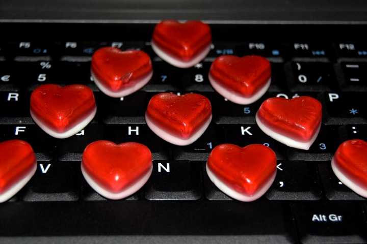 LOOKIN' FOR LOVE: NJ Detective Sniffs Out Online Romance Scam