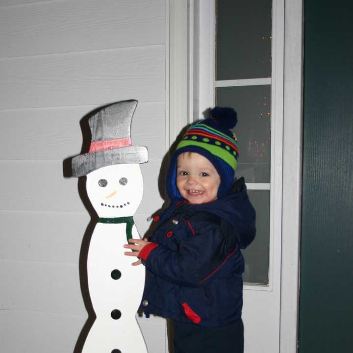 Youngsters are invited to a Wyckoff bagel snowmen decorating session. 