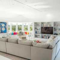 <p>The living room of 64 West End Ave in East Hampton.</p>