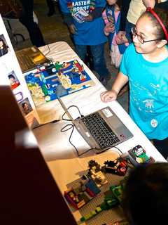 Stamford-Based Pitney Bowes Helps Girl Scouts' Lego Teams