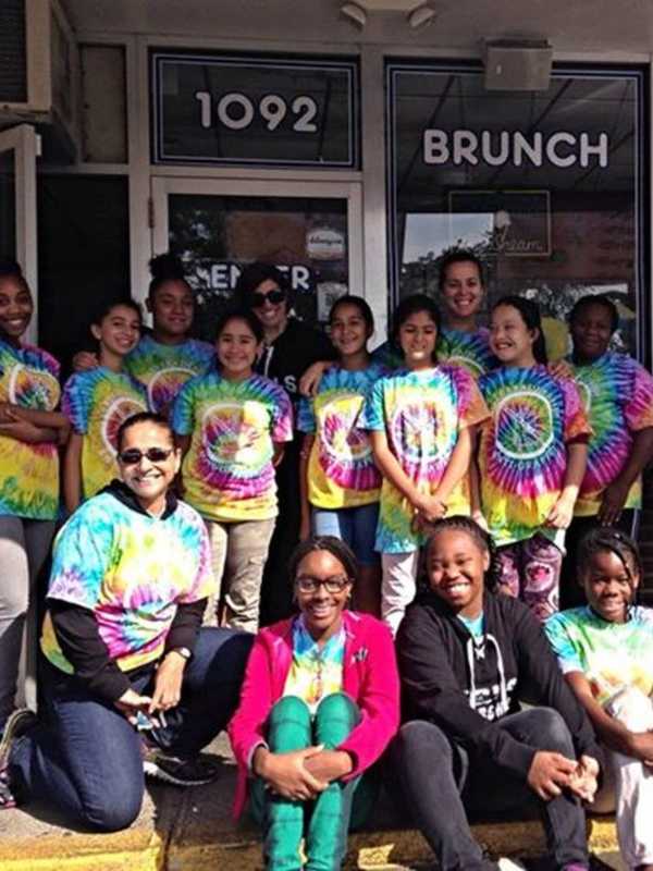 Girls Leadership Members Hit The Streets To Clean Up Graffiti In Stamford