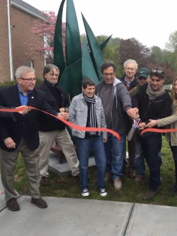 Sculptor Of Danbury's Hatters Monument Brings Art Outdoors