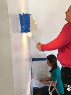 Ohio Students Volunteer At Habitat For Humanity