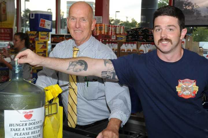 Hackensack Leaders 'Help Bag Hunger' At ShopRite Event