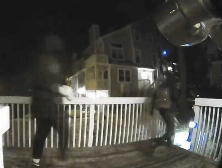 CLICK accompanying video to see fleeing robbers.