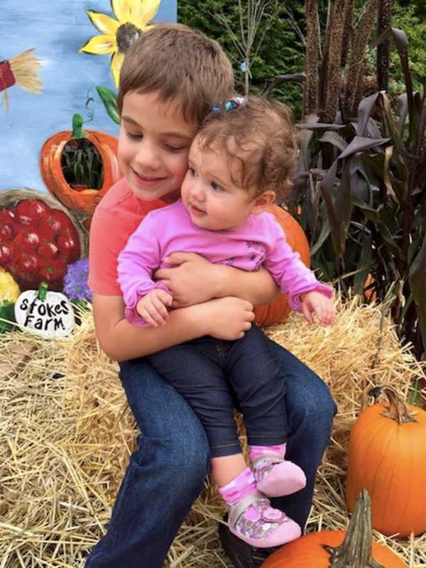 Stokes Farm in Old Tappan Sells Holiday Crafts 