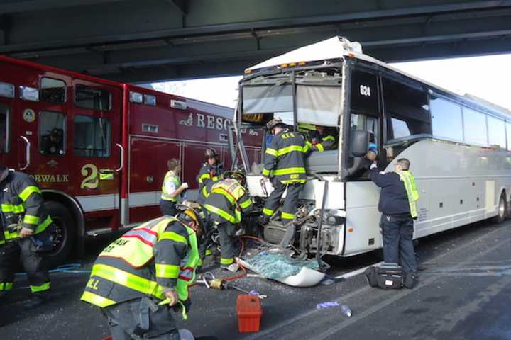 19 Injured In Bus Crash On I-95 In Norwalk