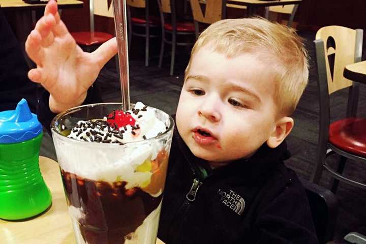 Dine At Friendly's Tuesday To Benefit Lodi Library