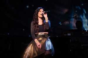 Idina Menzel, Who Voices Elsa In 'Frozen,' Reads To Students At CT Elementary School