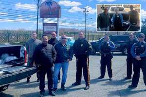 Moonachie Police Bring Lunch To Hospital Staff