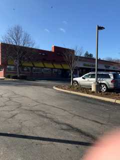 Car Crashes Into Applebees In Airmont