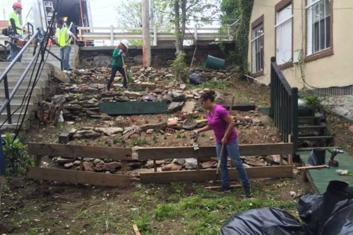 Yonkers Students Volunteer For Habitat For Humanity