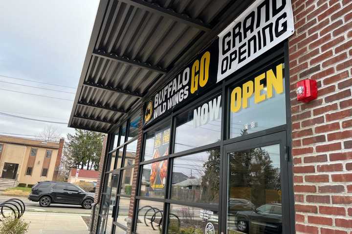 Buffalo Wild Wings Opens In North Jersey, Offering Free Wings For A Year