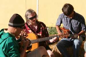 Folk Music Club Brings Sing-Along To Fair Lawn