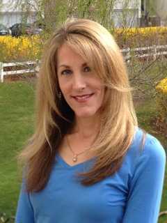 Danbury Woman Creates Customized Book Series, Earns Website Award